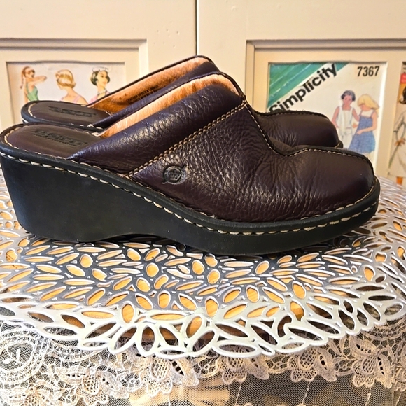 B.O.C. Born brown leathe clogs Sz 8 ⭐️ - Picture 3 of 9